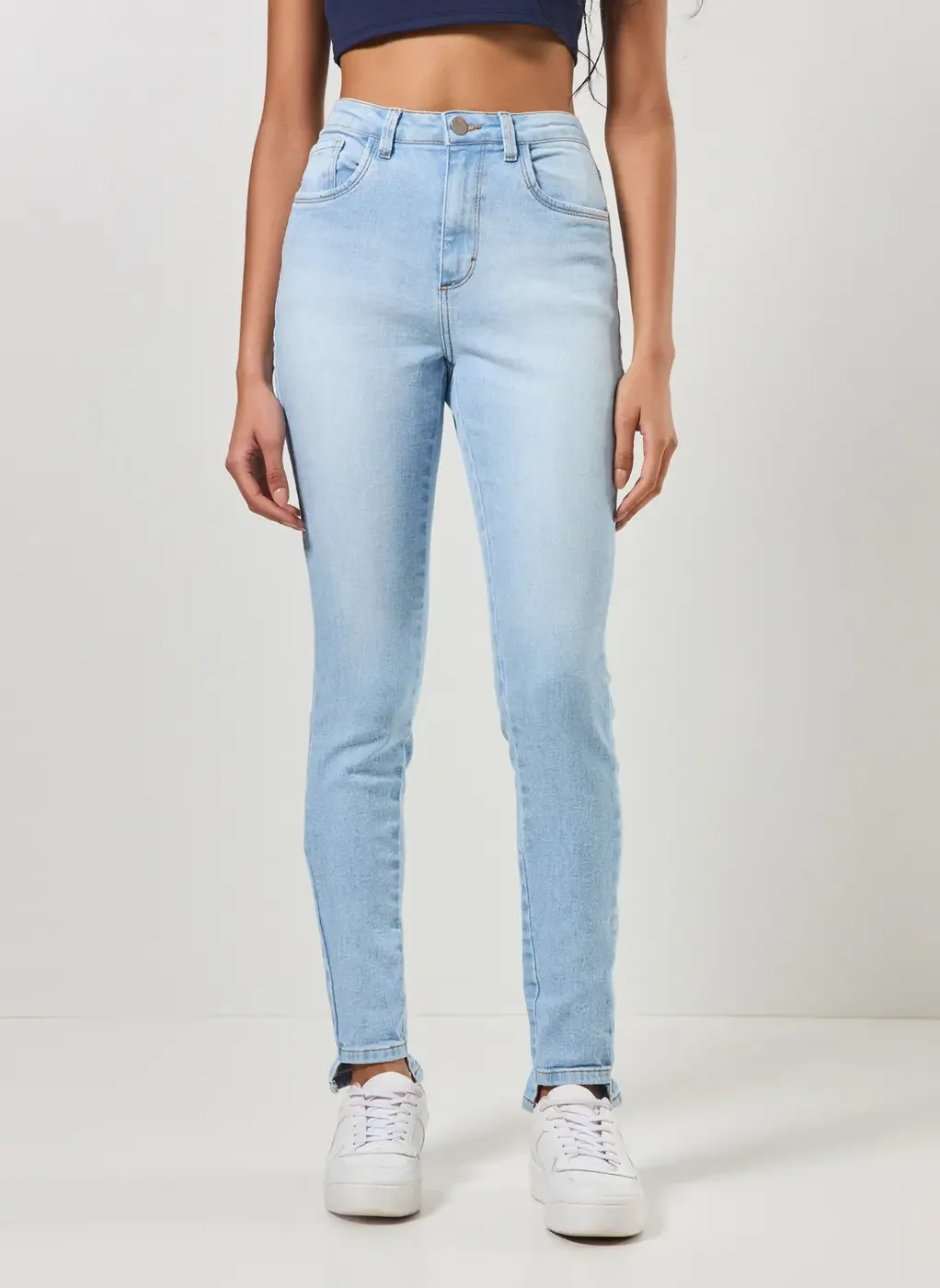 Calça Jeans Skinny Detalhe Na Barra