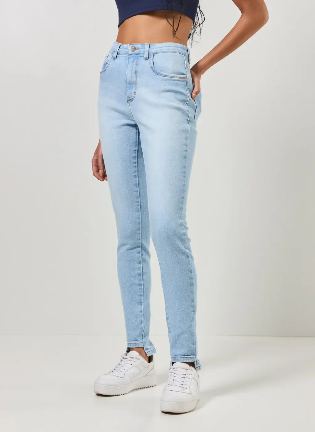 Calça Jeans Skinny Detalhe Na Barra