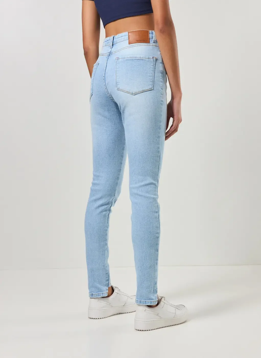 Calça Jeans Skinny Detalhe Na Barra