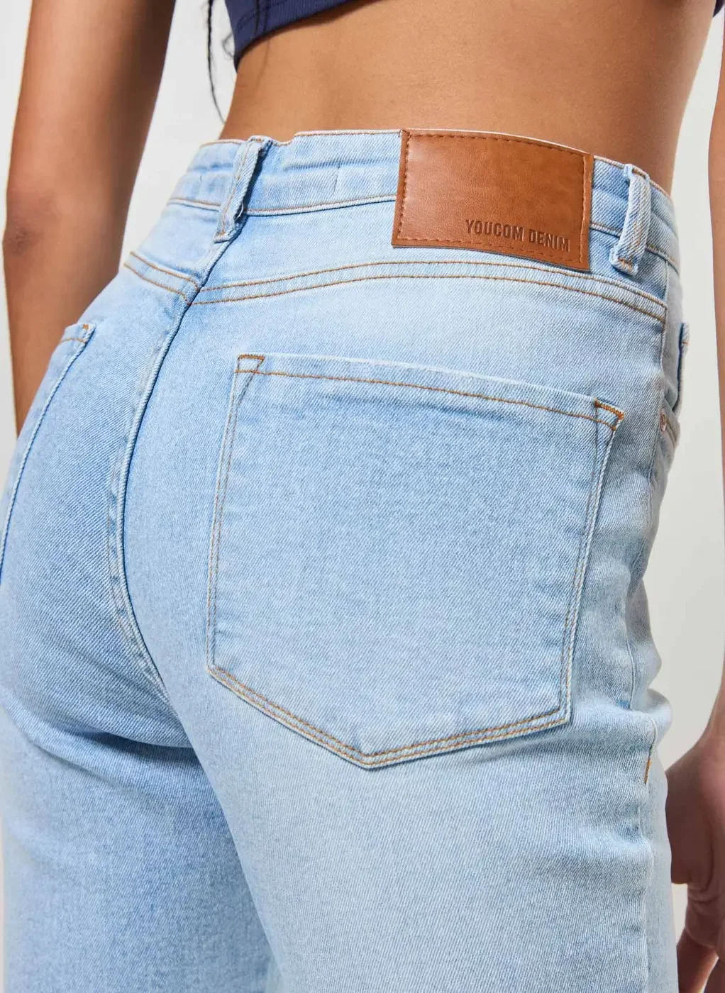 Calça Jeans Skinny Detalhe Na Barra