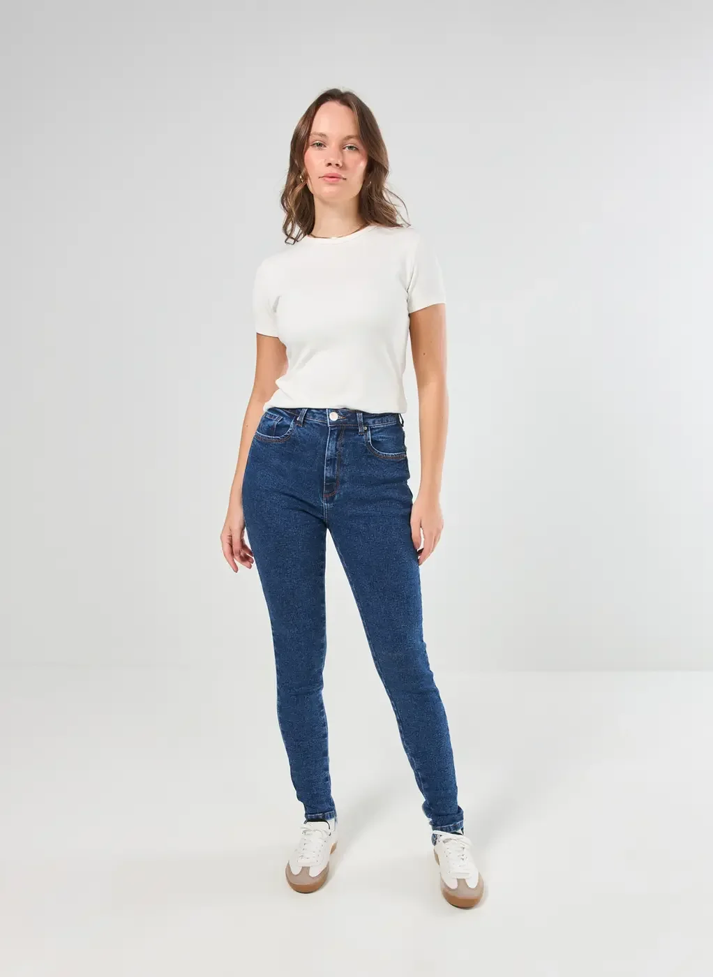 Calça Jeans Skinny Detalhe Na Barra