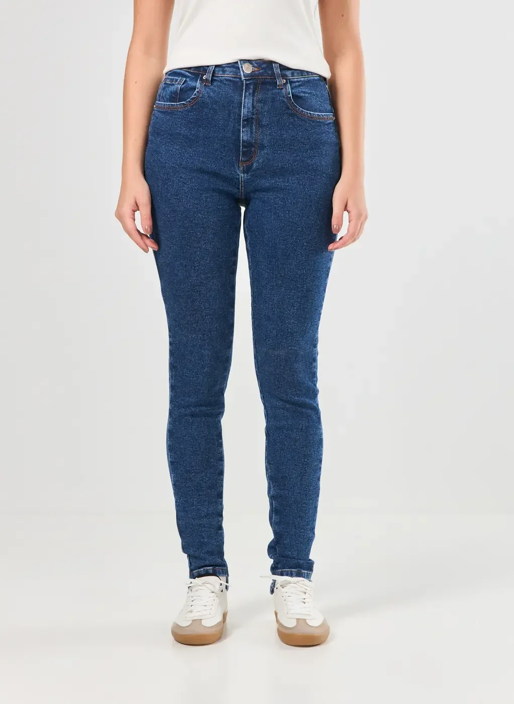 Calça Jeans Skinny Detalhe Na Barra