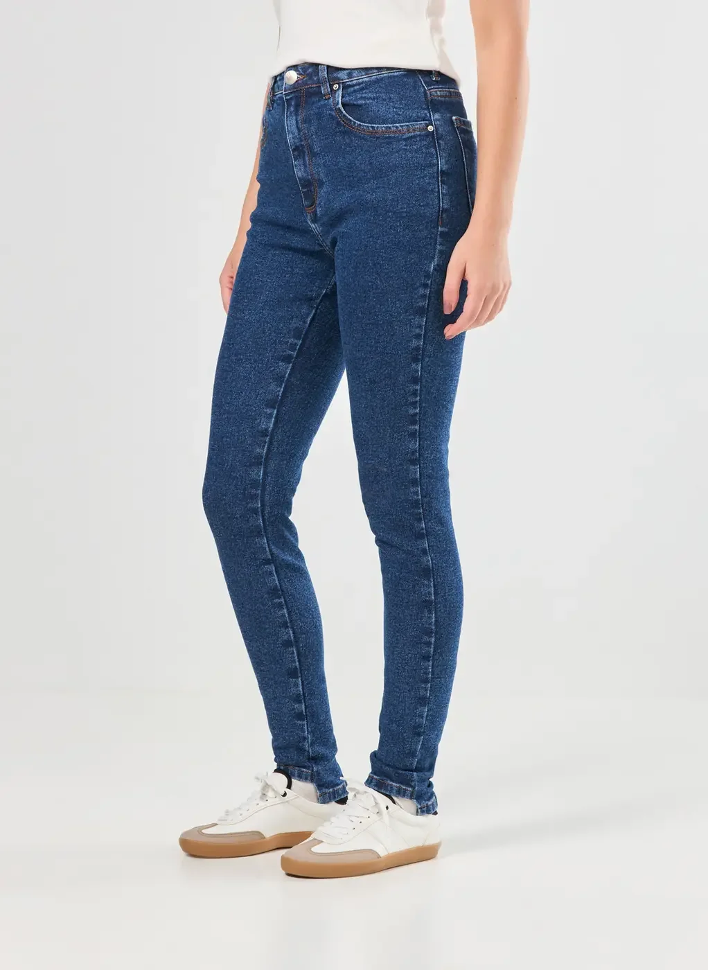 Calça Jeans Skinny Detalhe Na Barra