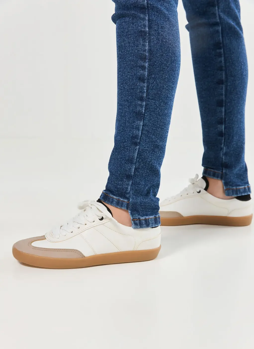 Calça Jeans Skinny Detalhe Na Barra