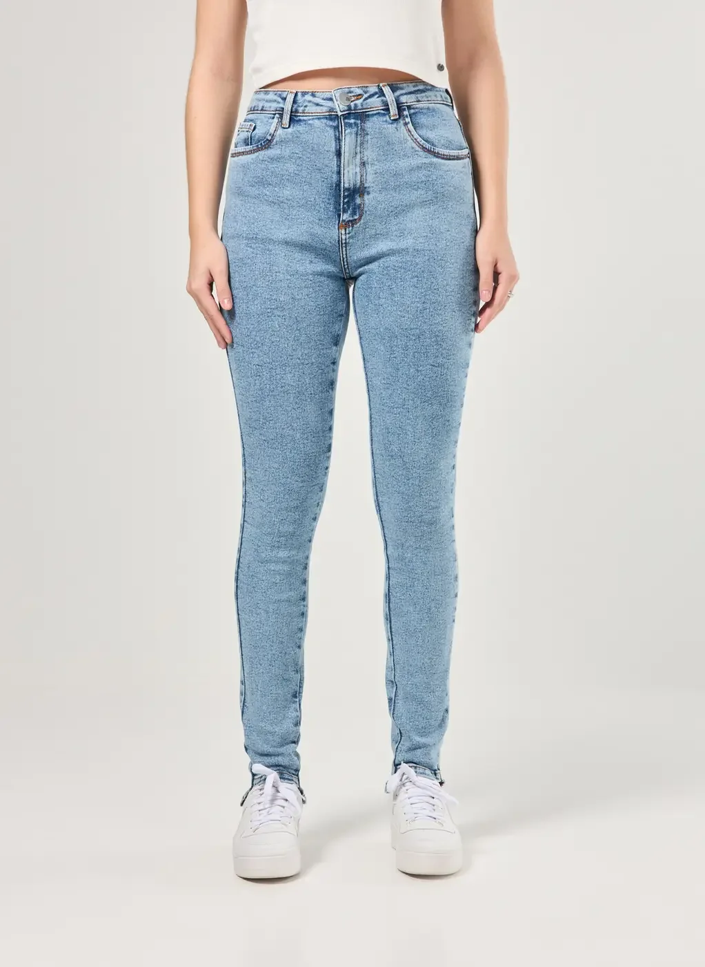 Calça Jeans Skinny Detalhe Na Barra