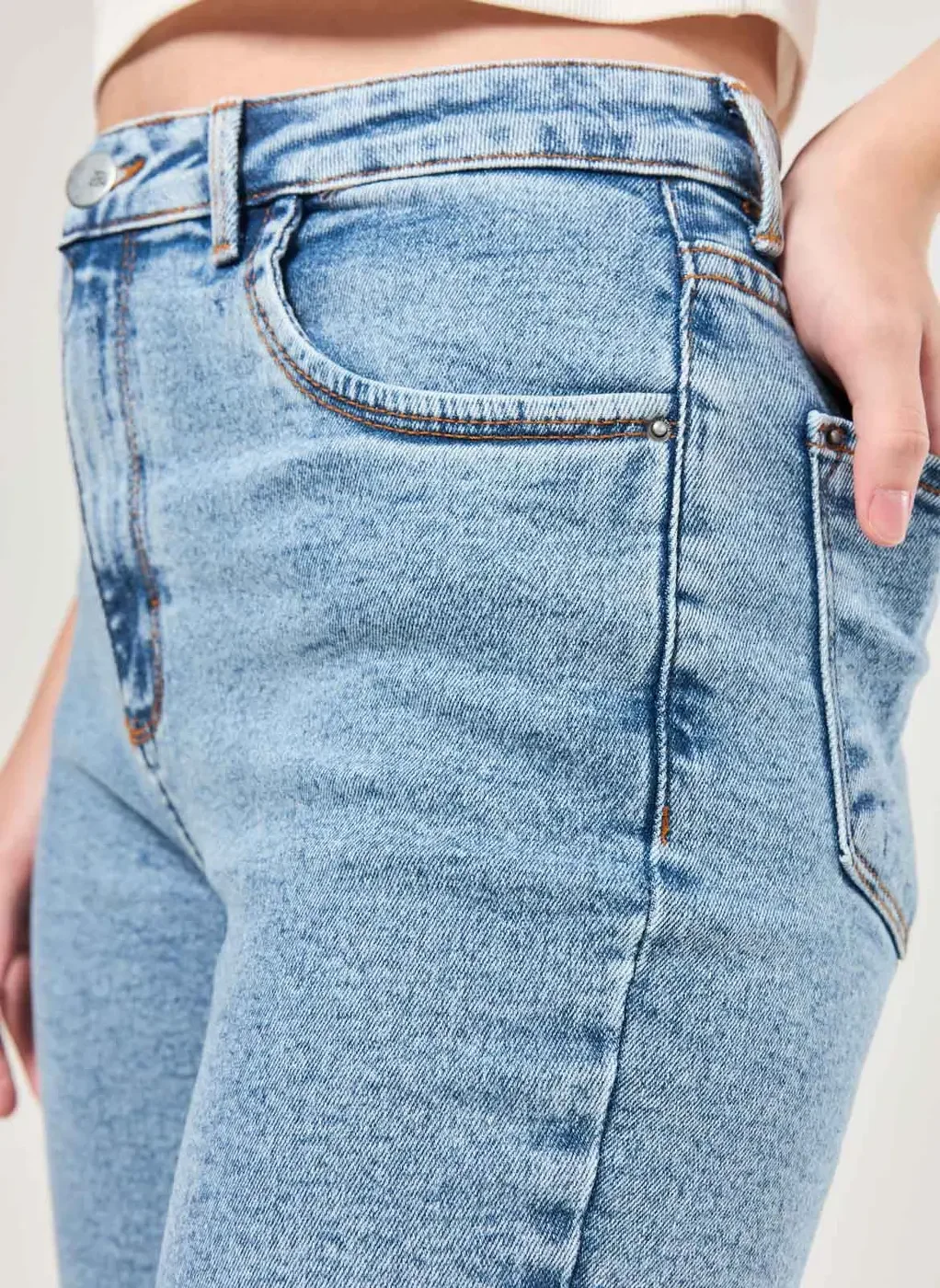 Calça Jeans Skinny Detalhe Na Barra