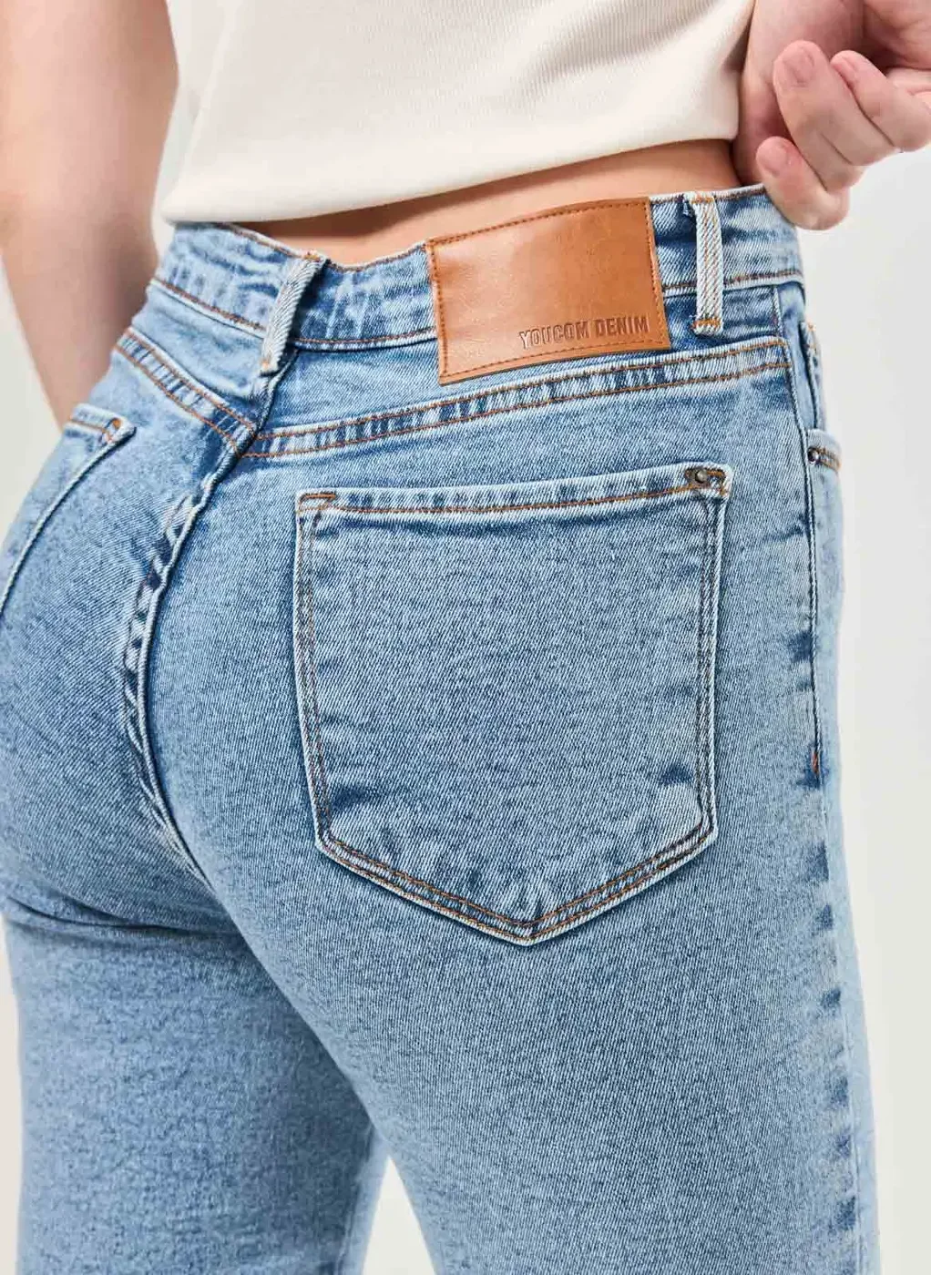 Calça Jeans Skinny Detalhe Na Barra