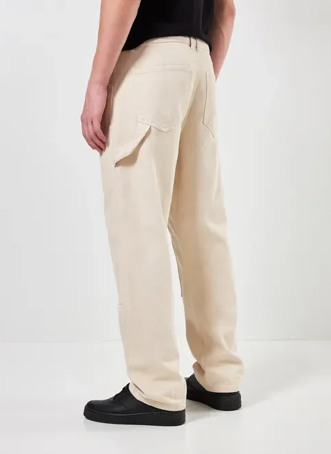 Calça Reta Em Sarja Com Recortes