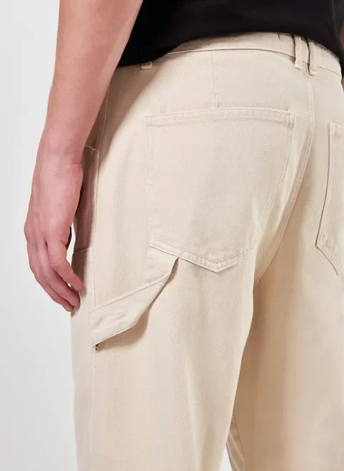 Calça Reta Em Sarja Com Recortes