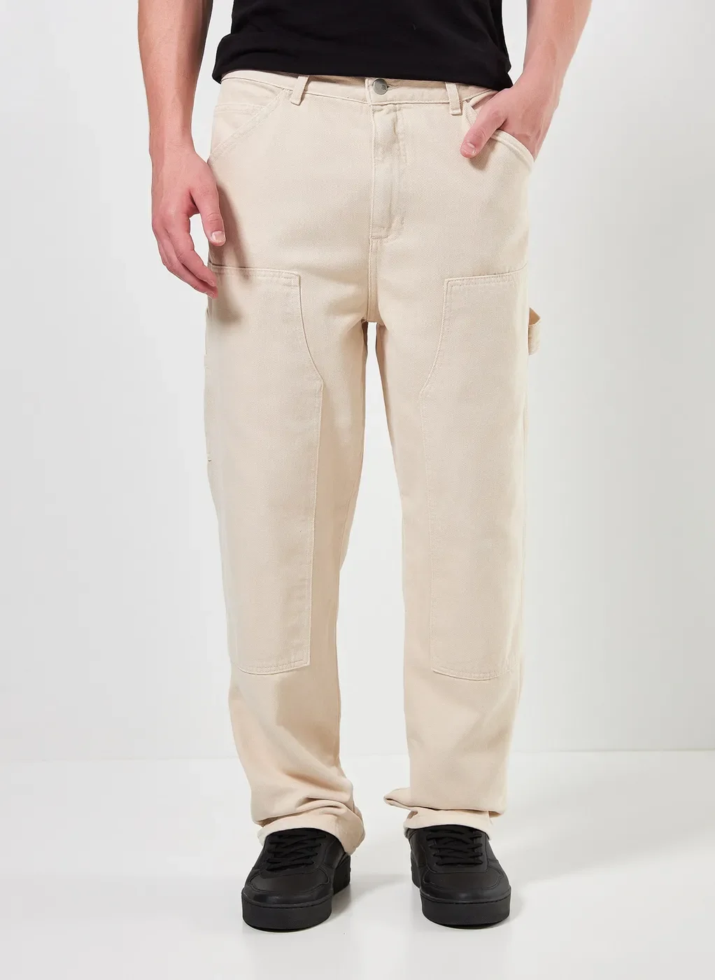 Calça Reta Em Sarja Com Recortes