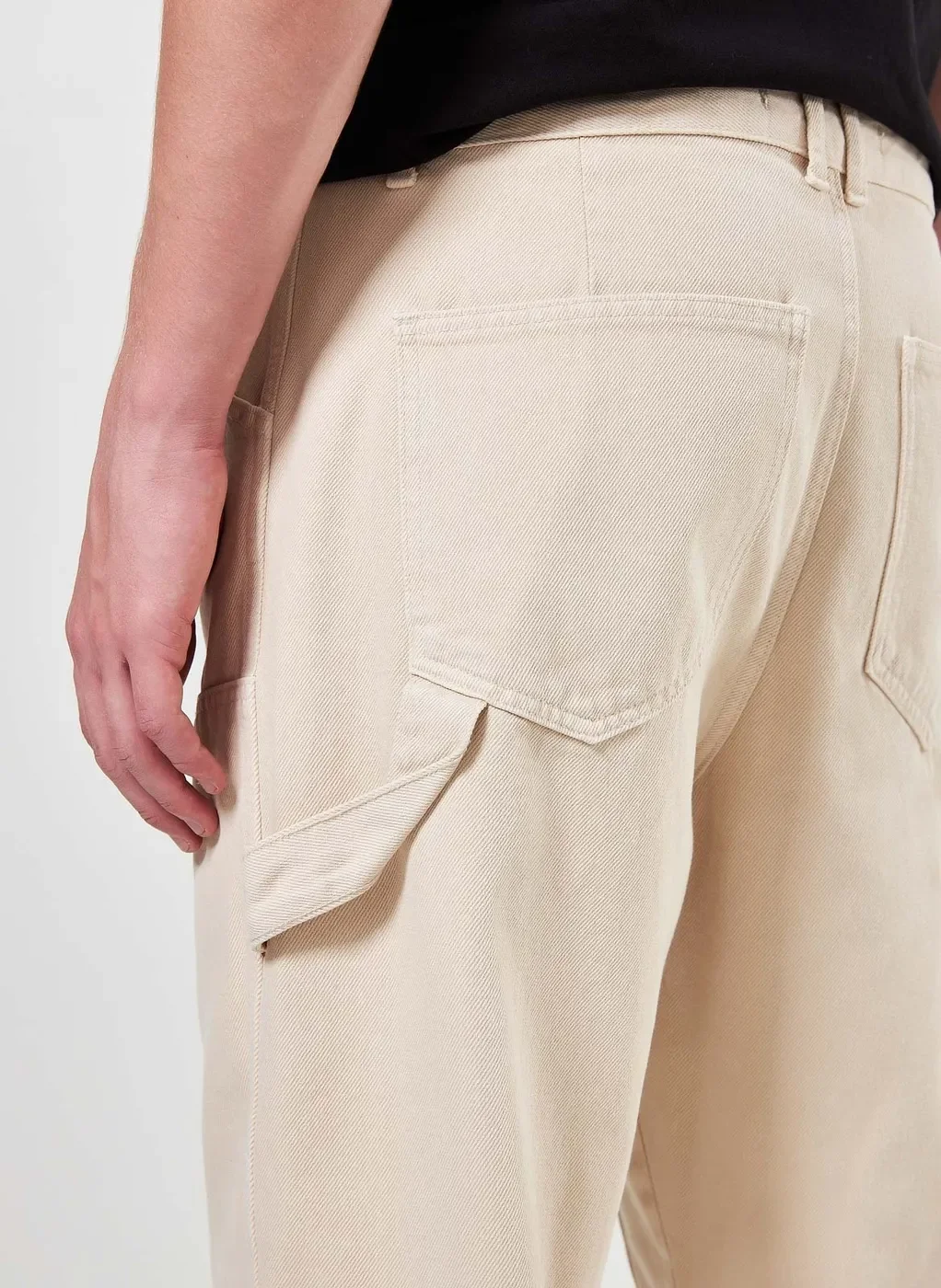 Calça Reta Em Sarja Com Recortes