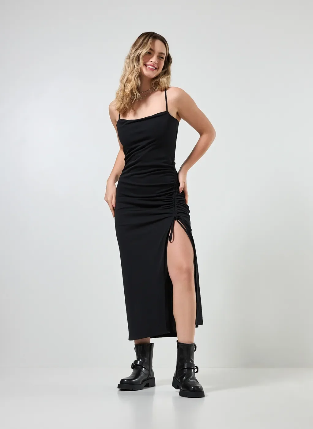 Vestido Midi Com Fenda E Franzido