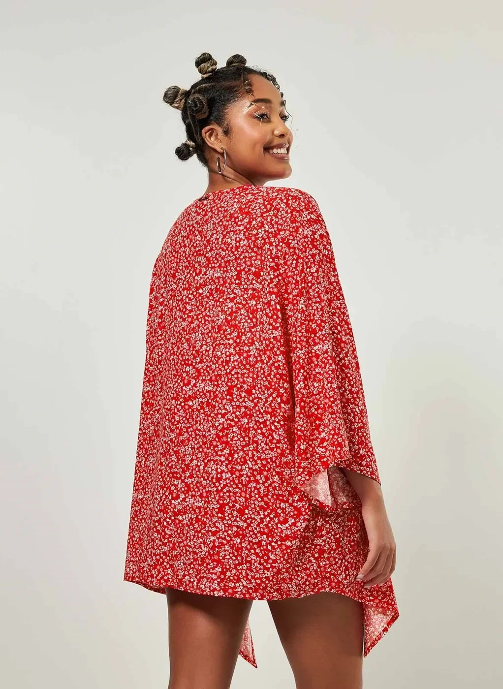 Kimono Vermelho Com Florzinhas