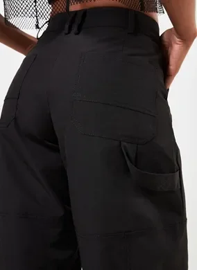 Calça Pantalona Preta Utilitária