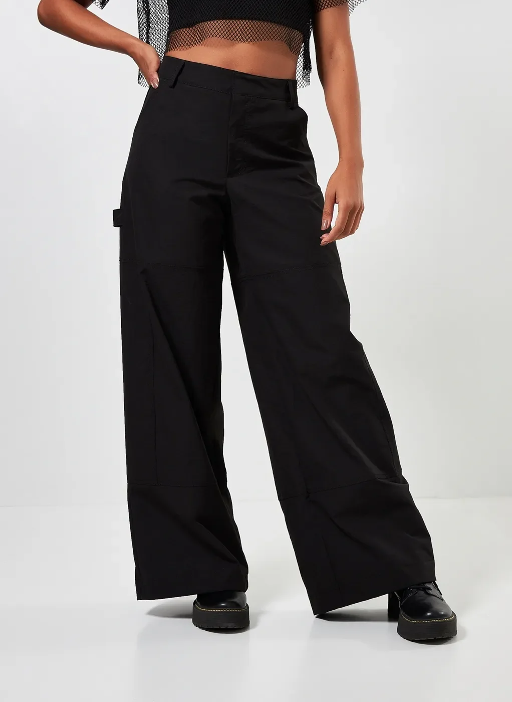 Calça Pantalona Preta Utilitária
