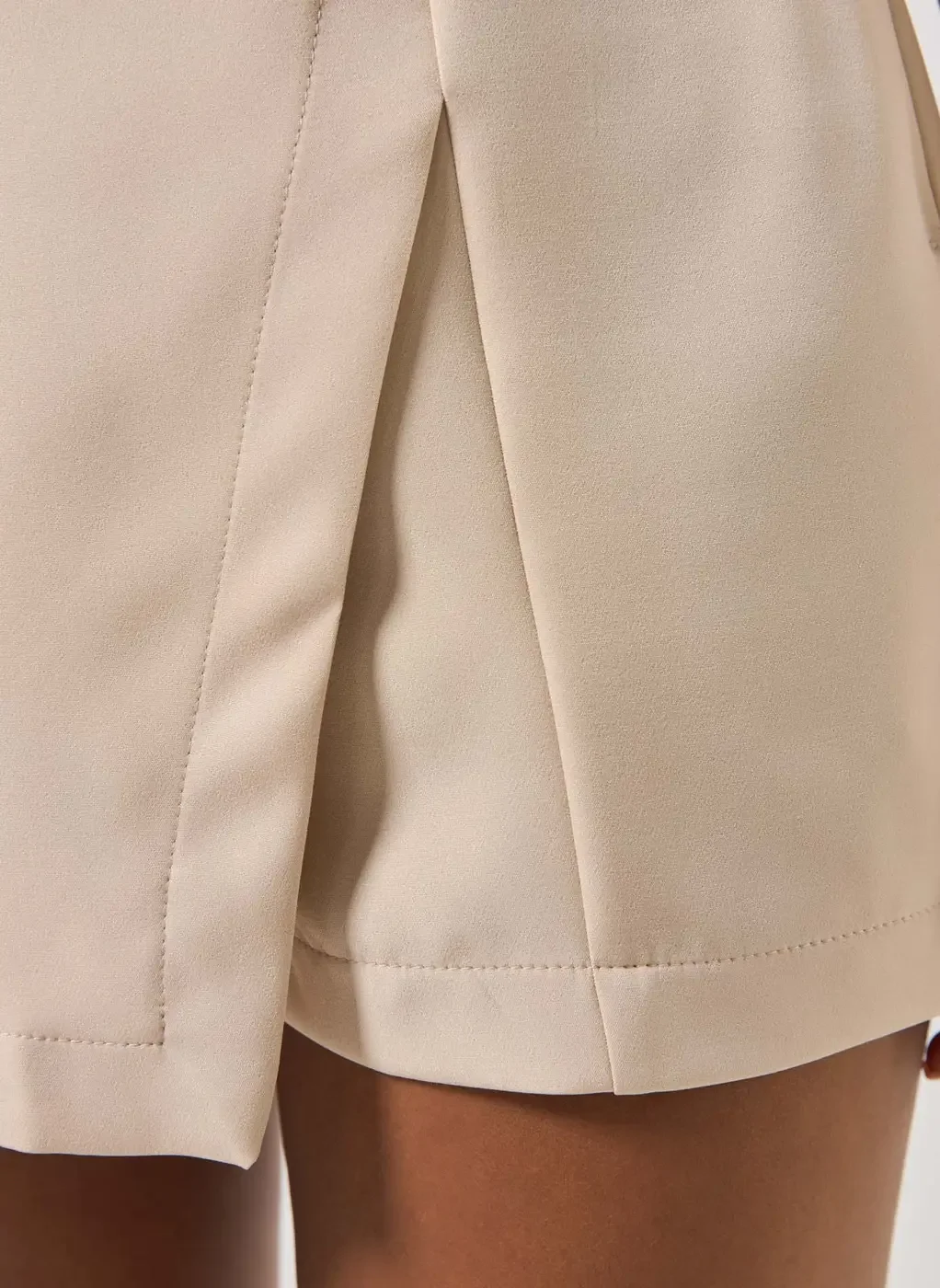 Short Saia De Alfaiataria Com Fenda