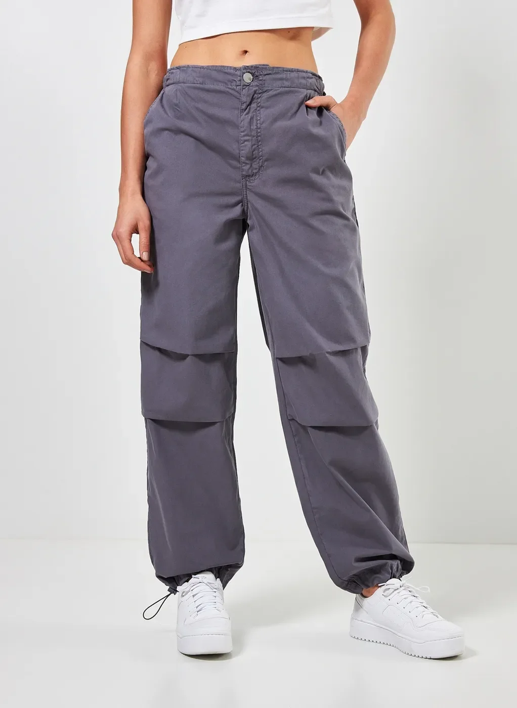 Calça Parachute Em Sarja Cinza