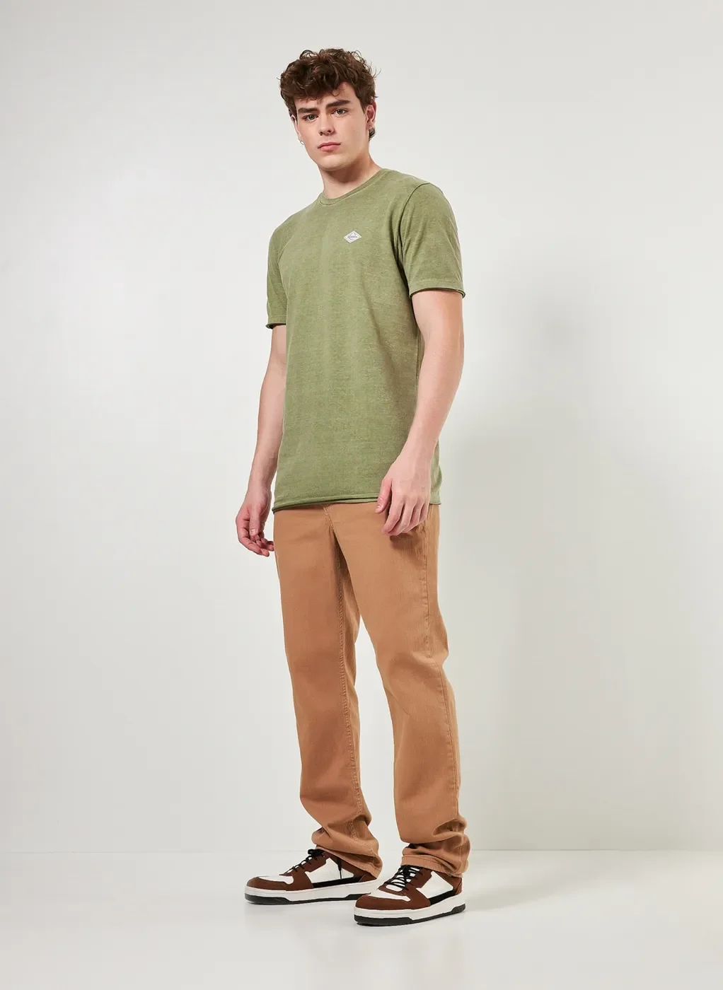 Camiseta Texturizada Estonada Com Etiqueta