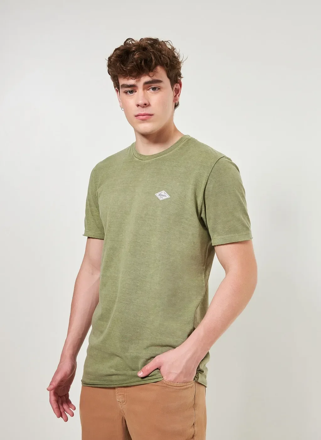 Camiseta Texturizada Estonada Com Etiqueta