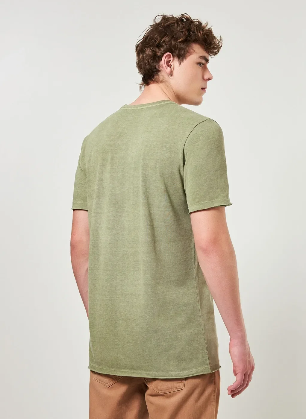 Camiseta Texturizada Estonada Com Etiqueta