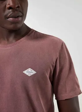 Camiseta Texturizada Estonada Com Etiqueta