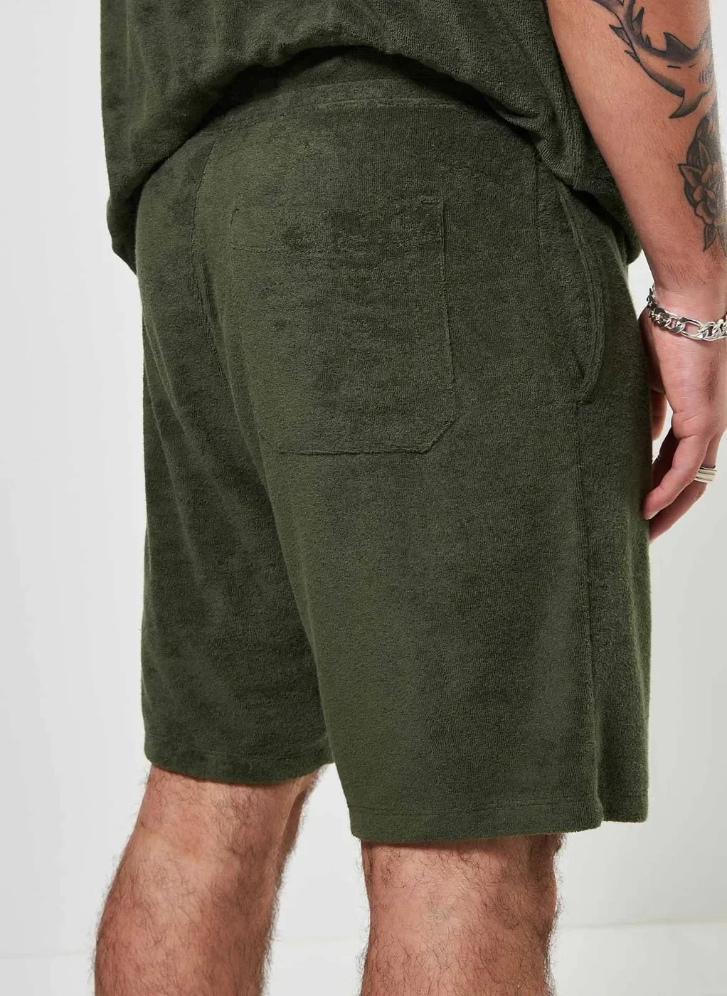 Bermuda Atoalhada Verde Militar