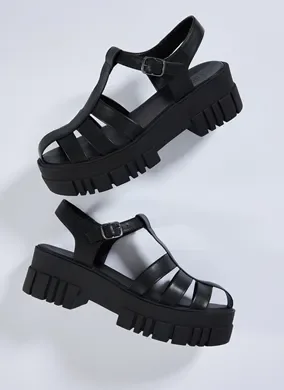 Sandália Plataforma Tratorada Com Tiras