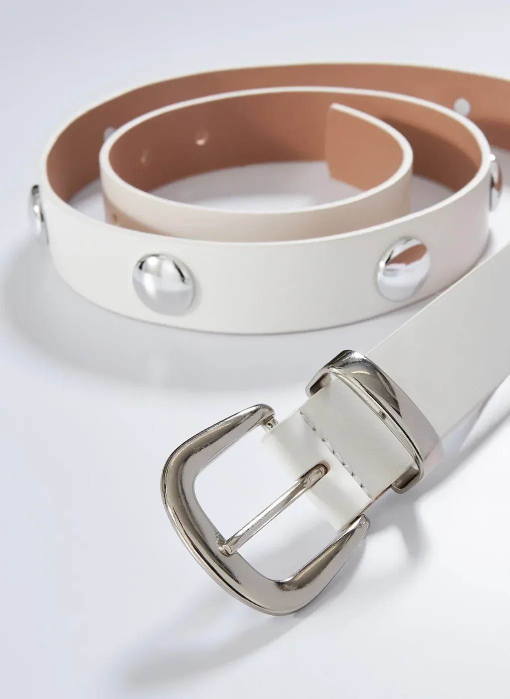 Cinto Off-White Tachas Prateadas