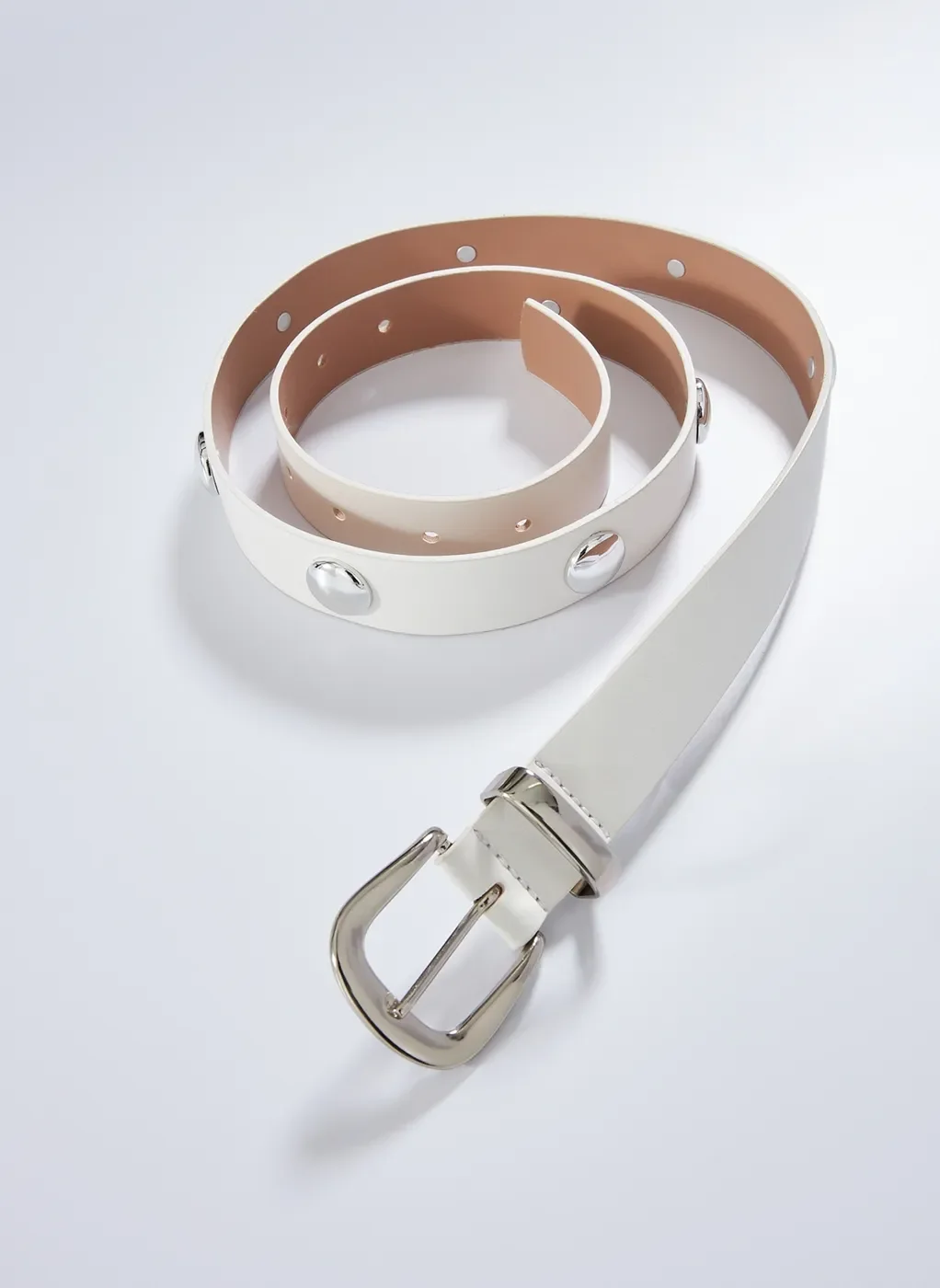 Cinto Off-White Tachas Prateadas