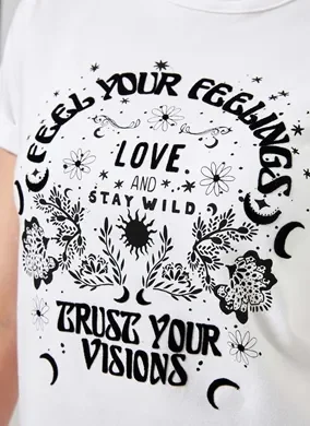 Camiseta Com Estampa Mística Aveludada