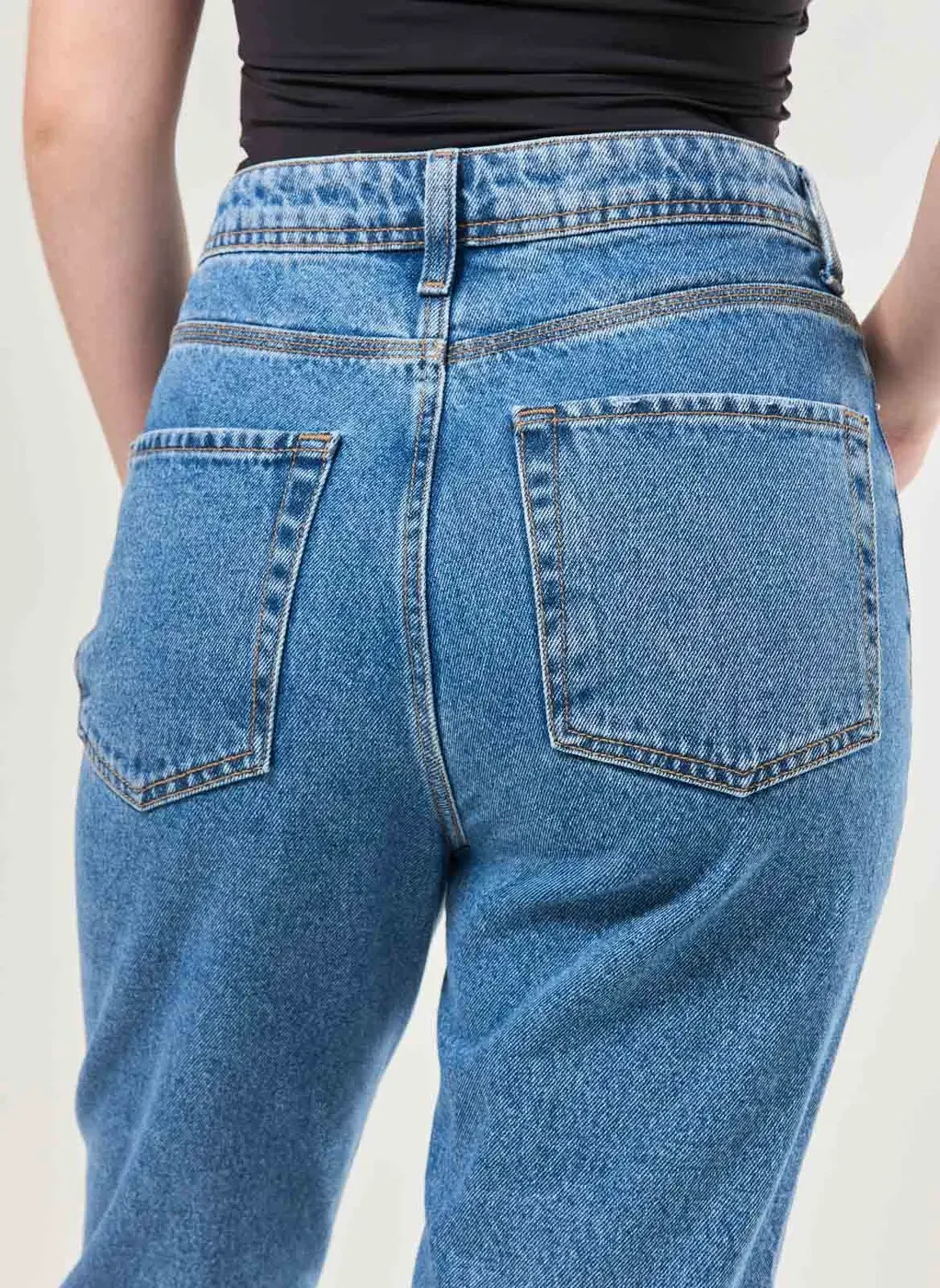 Calça Mom Jeans De Cintura Alta