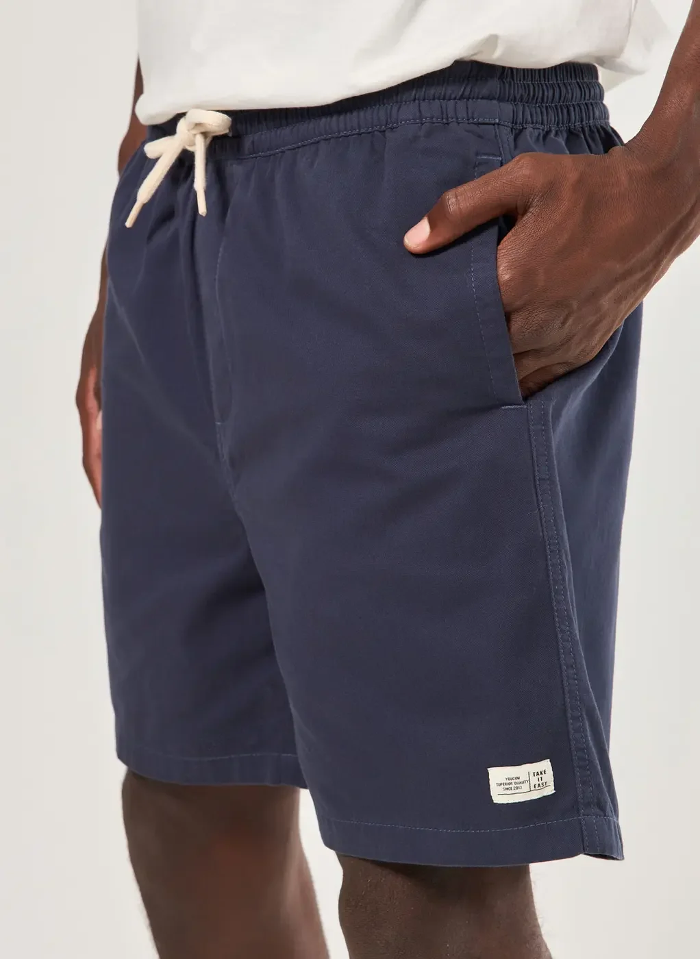 Bermuda Short Em Sarja Azul Marinho