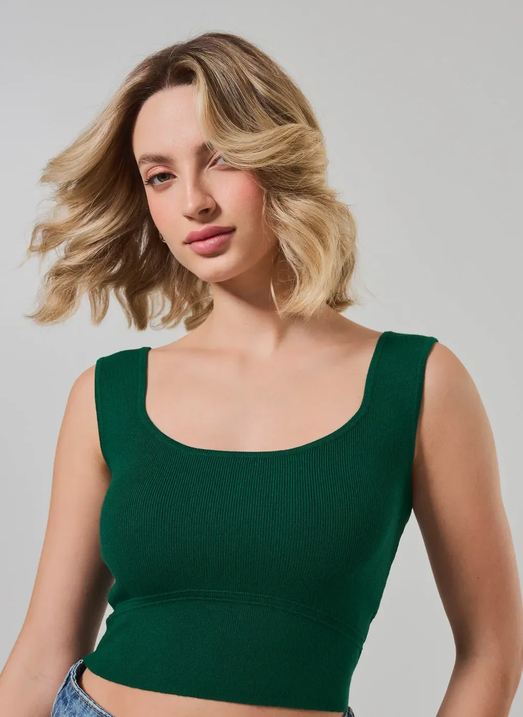 Cropped Em Tricô Com Alças Retas