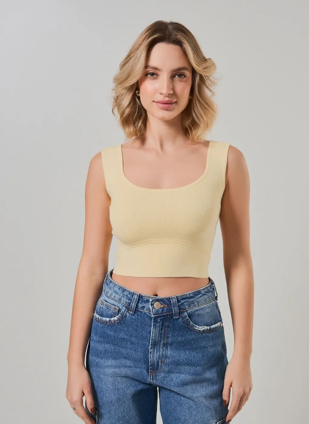 Cropped Em Tricô Com Alças Retas