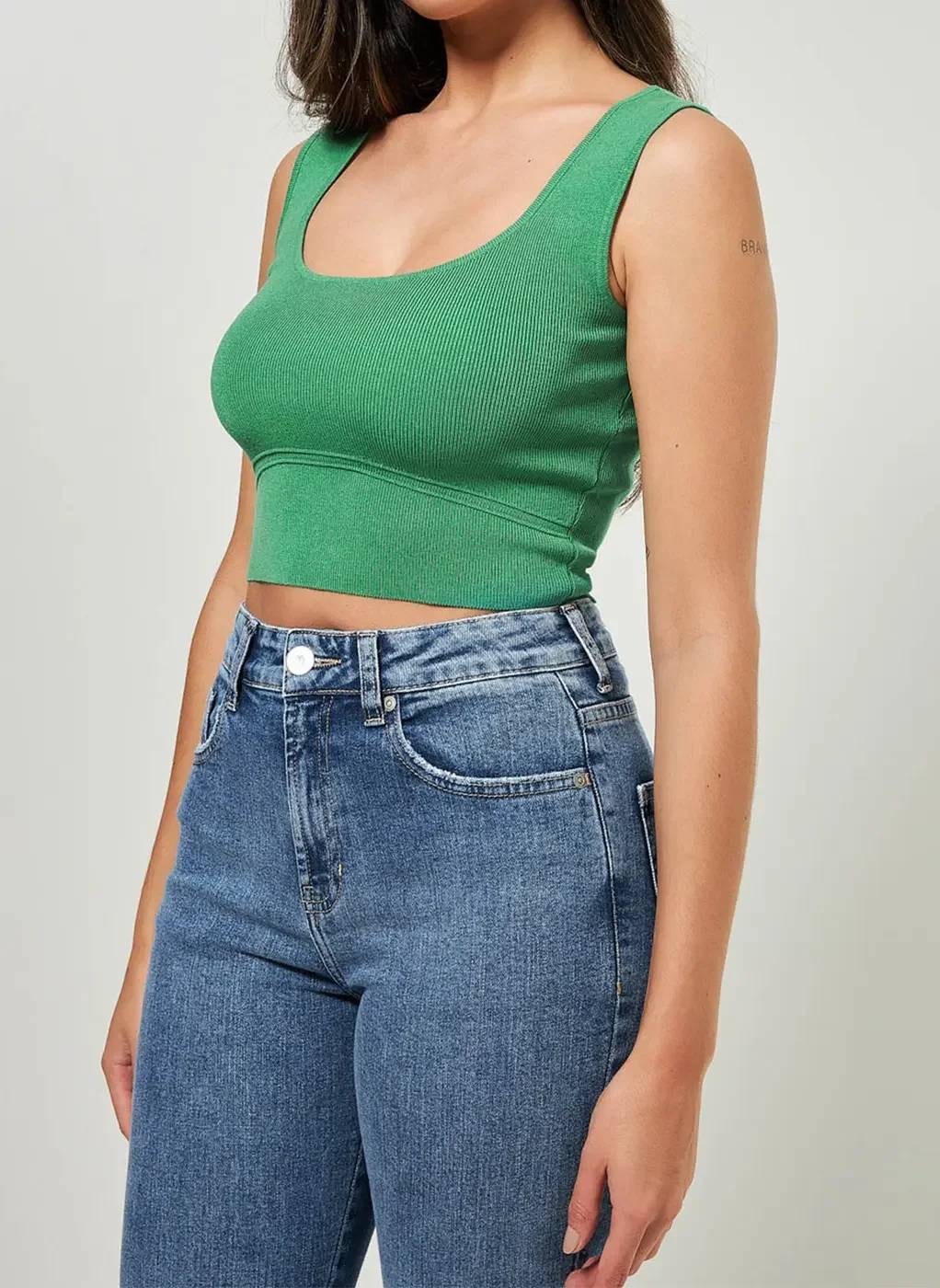 Cropped Em Tricô Com Alças Retas