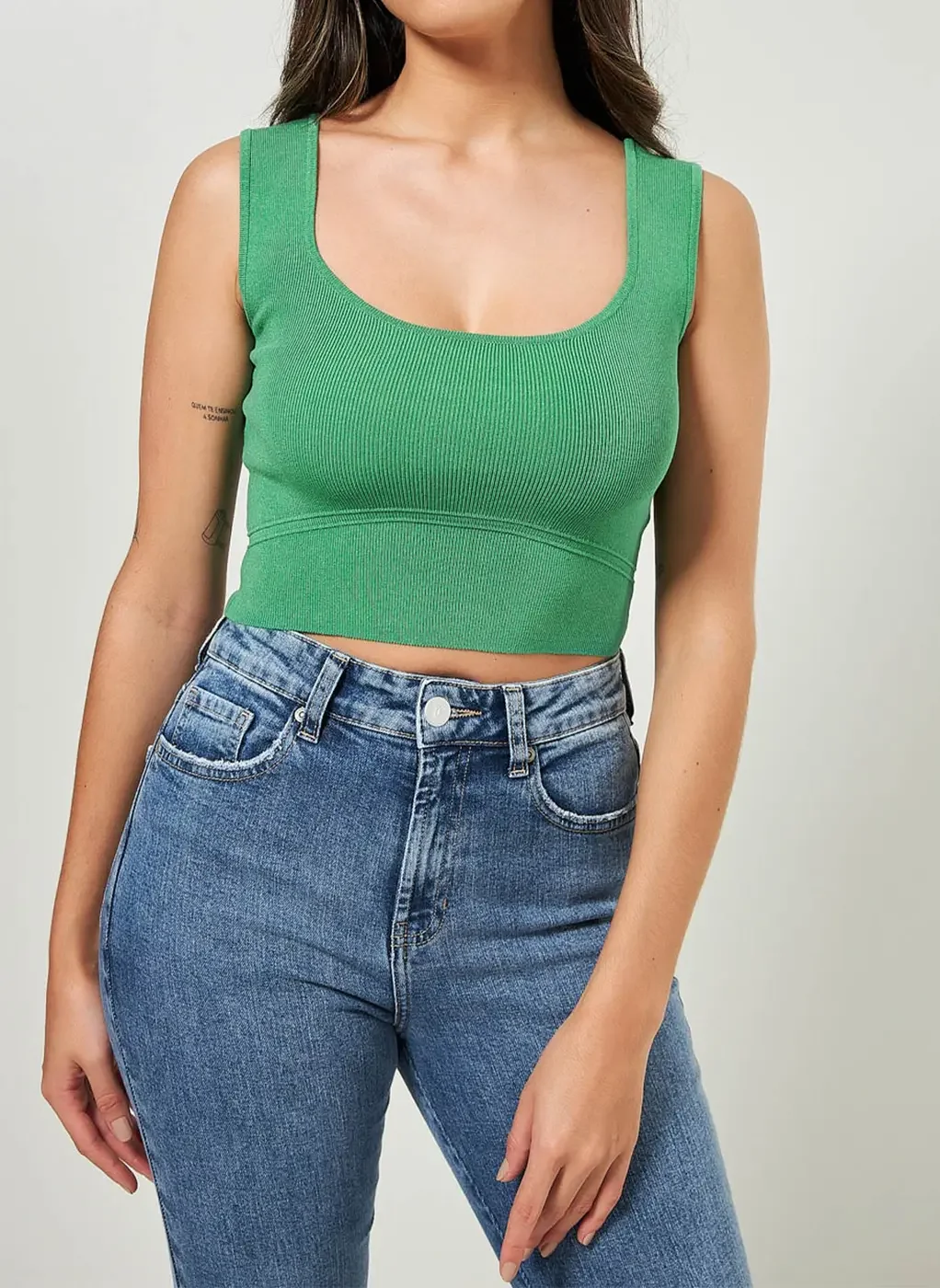 Cropped Em Tricô Com Alças Retas