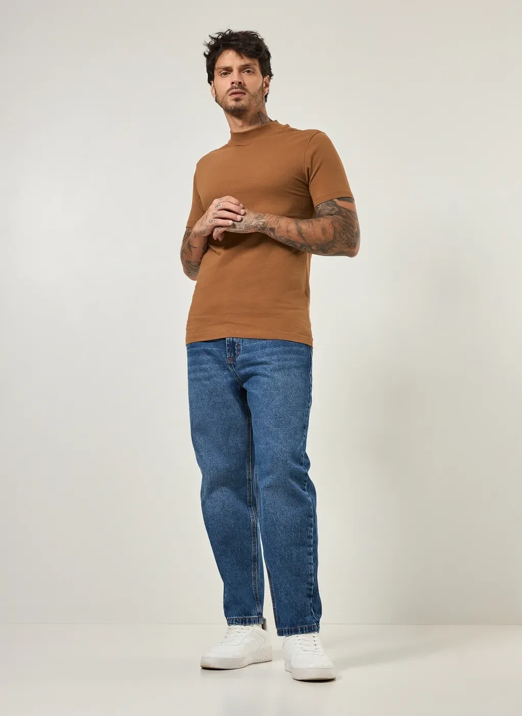 Camiseta Manga Curta Com Gola Alta