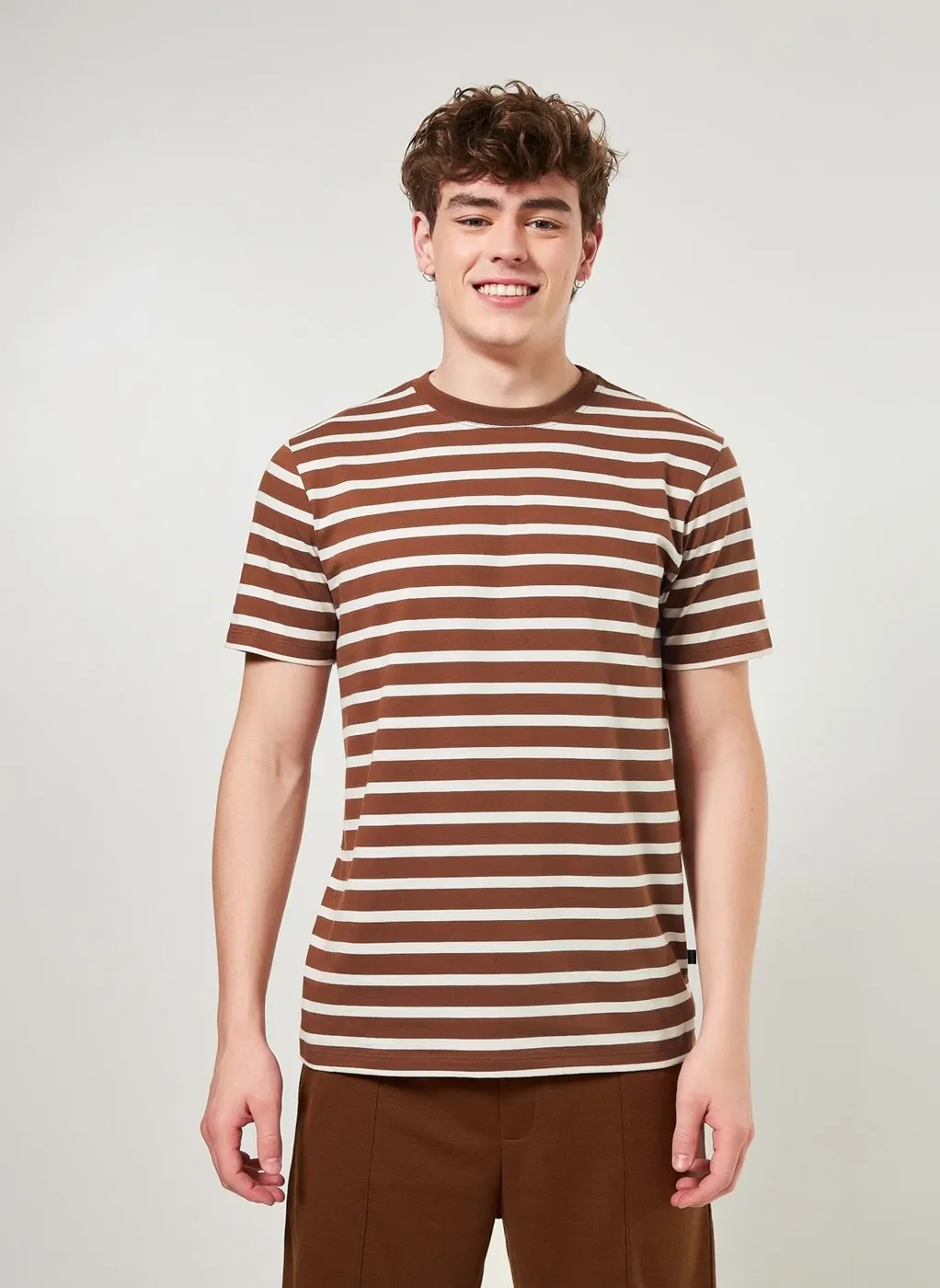 Camiseta Listrada Marrom E Off-White