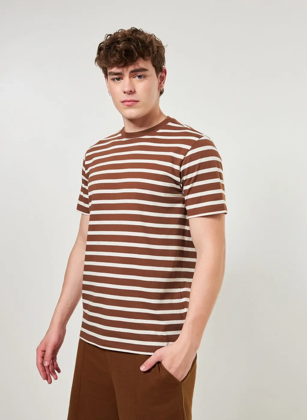 Camiseta Listrada Marrom E Off-White