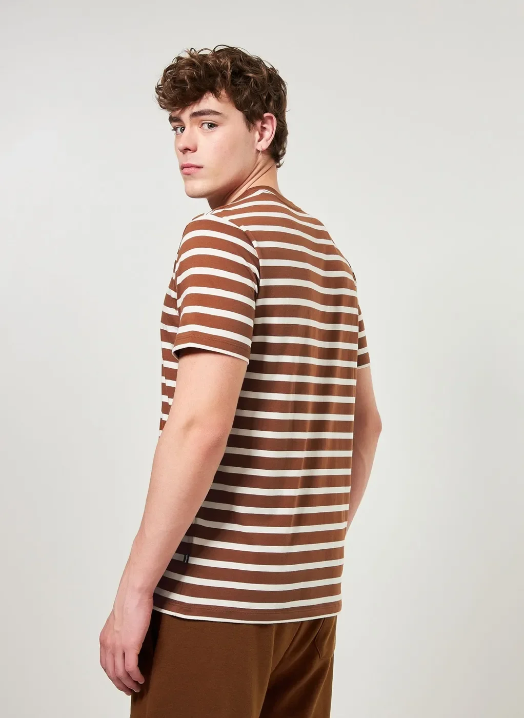 Camiseta Listrada Marrom E Off-White