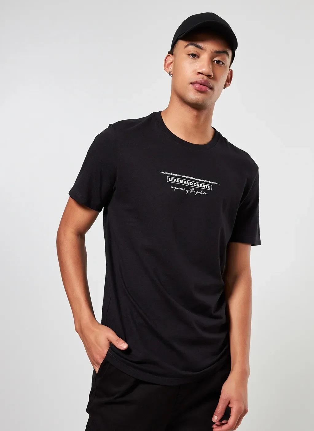 Camiseta Preta Com Escrito Branco