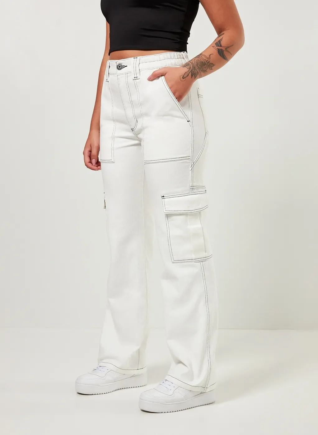 Calça Cargo Off-White Costuras Contrastantes