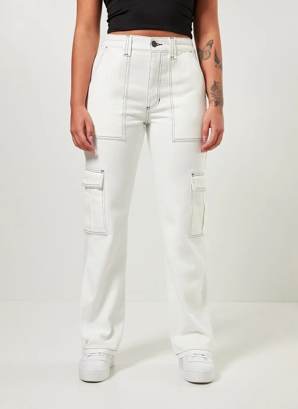 Calça Cargo Off-White Costuras Contrastantes