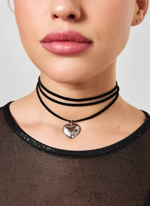 Colar De Cordão Preto Com Coração