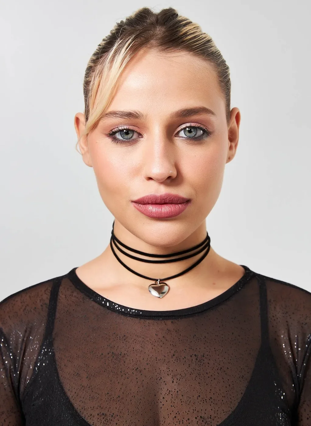 Colar De Cordão Preto Com Coração