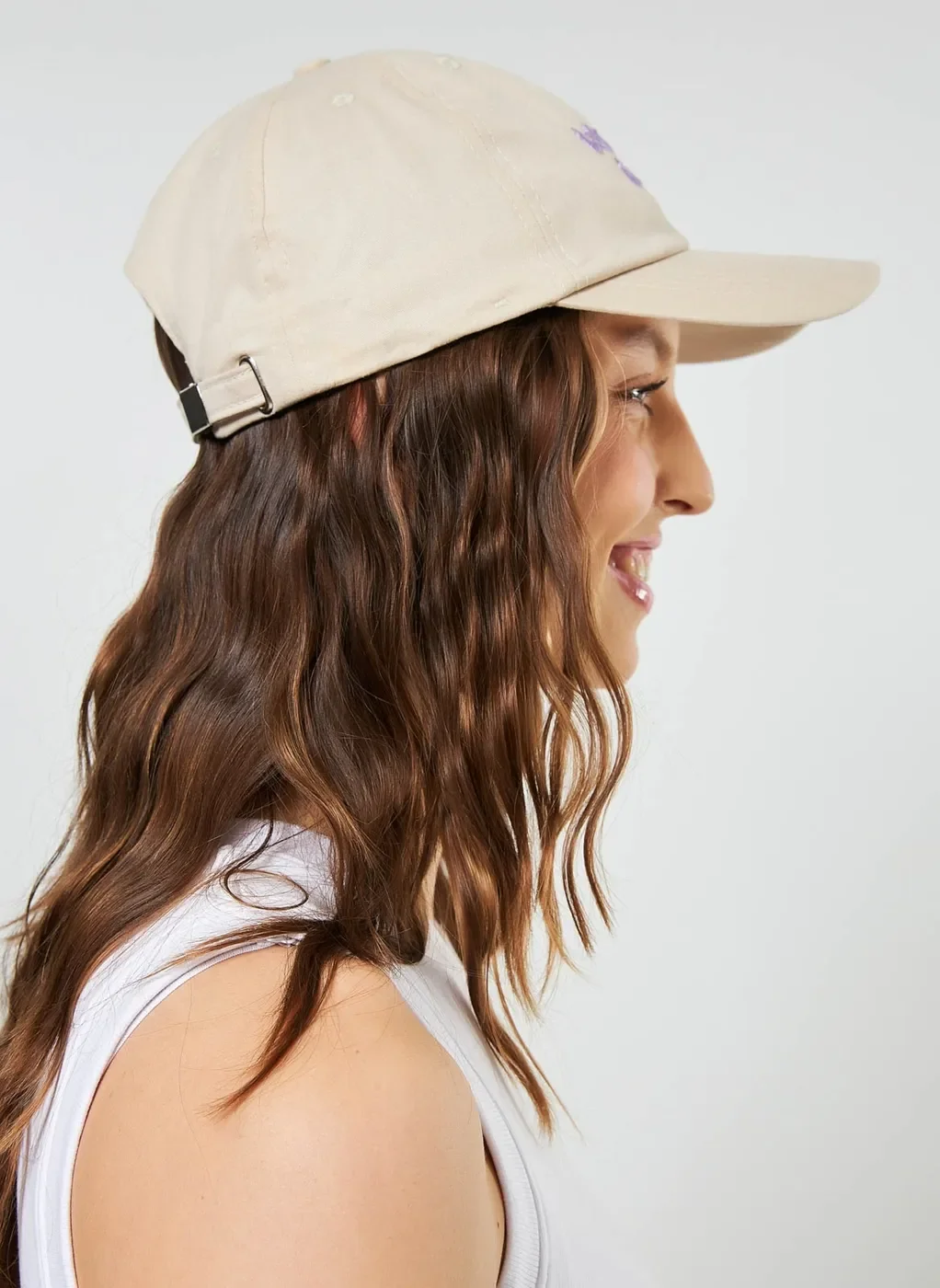 Boné Com Bordado Lilás