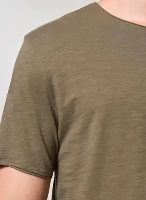 Camiseta Básica Em Malha Leve