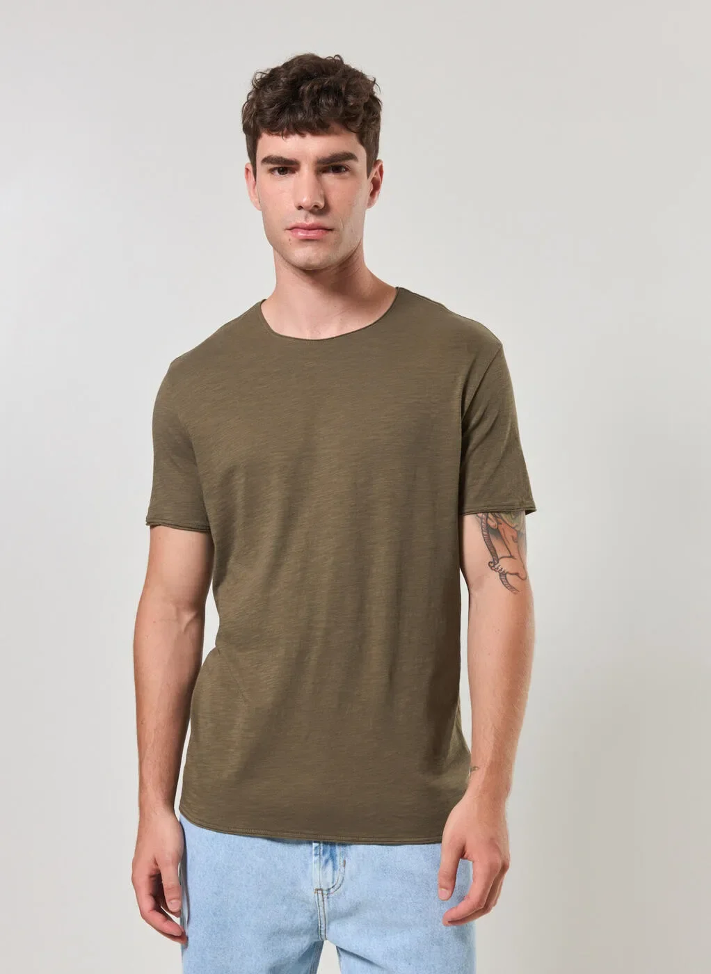 Camiseta Básica Em Malha Leve