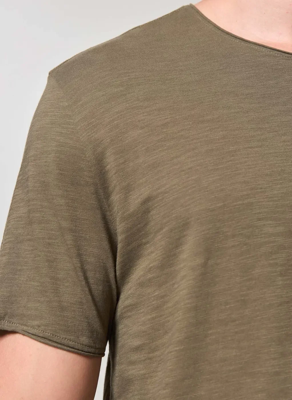 Camiseta Básica Em Malha Leve