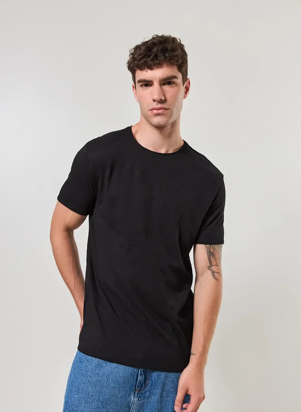 Camiseta Básica Em Malha Leve